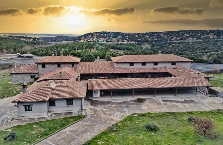 Promoción inmobiliaria con drones: viviendas, hoteles y fincas Promoción inmobiliaria con planos aéreos de viviendas y fincas