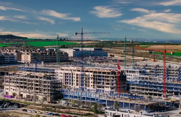 Seguimiento de obras con drones en construcción e infraestructuras Seguimiento de obra en construcción desde el aire con dron